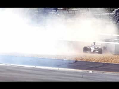 El Ímpetu de Raikkonen da la victoria a Alonso